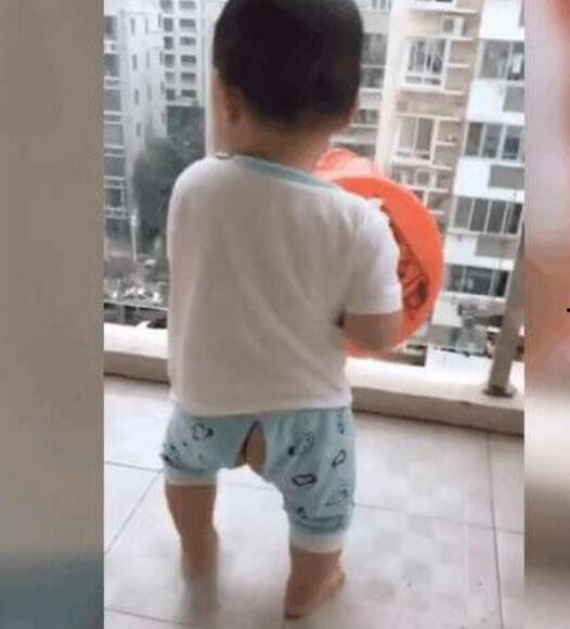 小朋友蹲成人蹲便视频