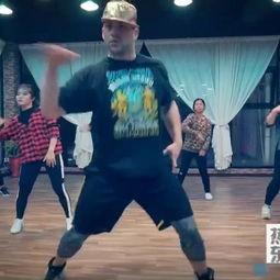 舞蹈坐着跳成人舞蹈视频,探索成人舞蹈的独特魅力