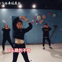 成人背景爵士舞蹈视频,成人背景下的动感演绎